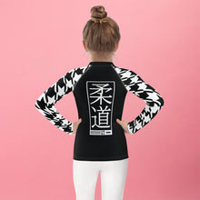 Chic and Comfortable: Houndstooth Judo Long Sleeve Rash Guard for Girls Exclusive Girls Houndstooth Judo Kids Long Sleeve Rash Guard