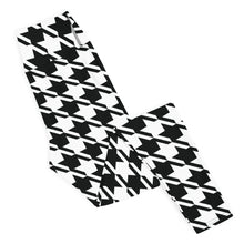 Trendy Training: Women's Houndstooth Yoga Leggings Athleisure Exclusive Houndstooth Leggings Womens