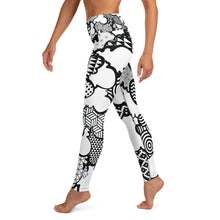 Women's Black and White Graffiti Clouds High Waist Yoga Pants Workout Leggings For Jiu Jitsu 001 Athleisure Boxing Clouds Exclusive Graffiti Hip Hop Jiu-Jitsu Judo Kick Boxing Leggings MMA Running Streetwear Tights Womens Yoga Yoga Pants